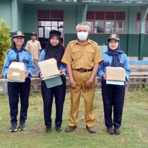Penyerahan hadiah Lomba kebersihan kelas, pojok ba