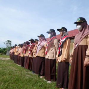  Upacara kegiatan ekstra Pramuka